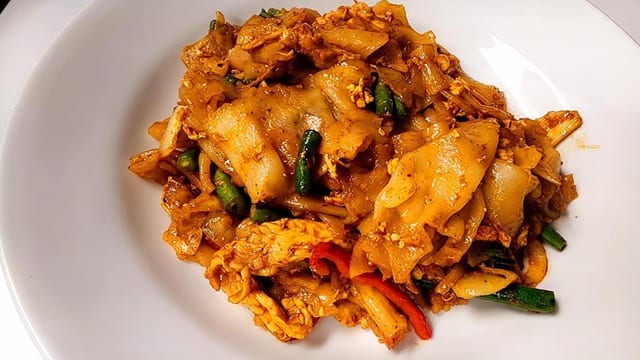 Lunch: Pad Kee Mao (Drunken Noodles).
